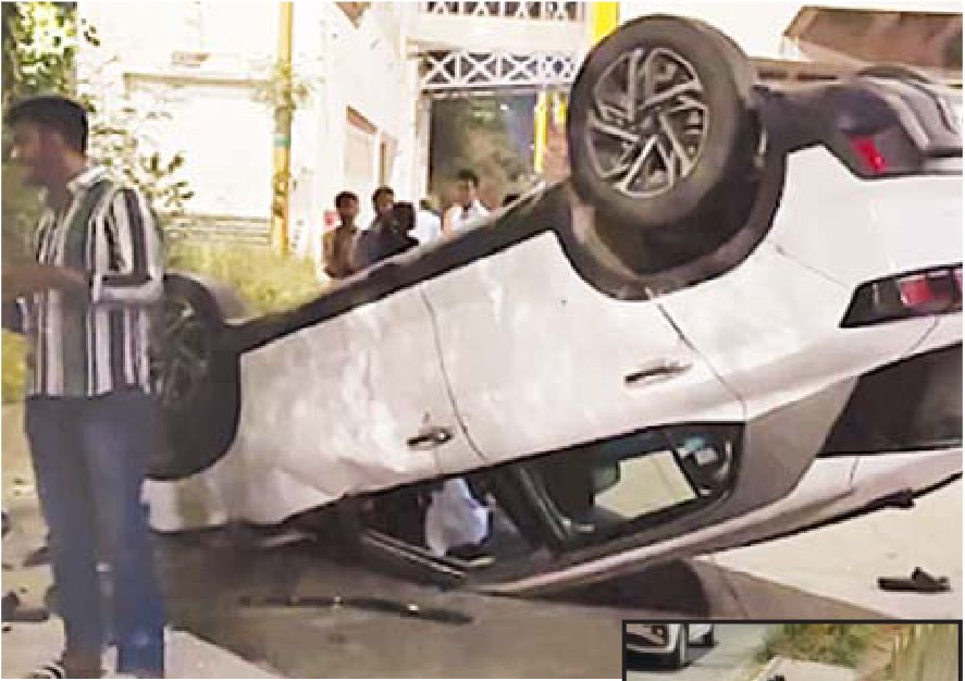 रफ्तार का कहर…अनियंत्रित कार पलटी, चपेट में आई एक्टिवा
