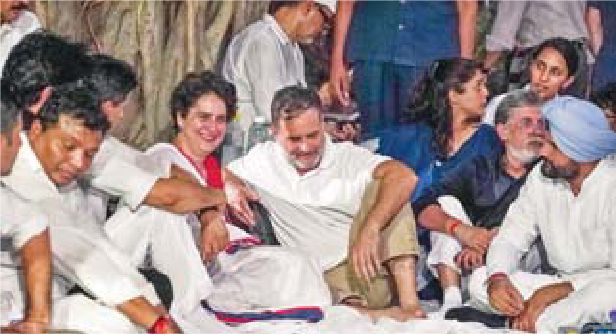राहुल-प्रियंका पर केस