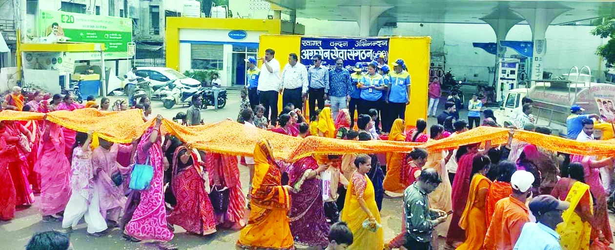 अग्रवाल समाजजनों ने किया मंच से स्वागत