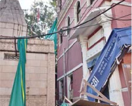 राजवाड़ा पर छज्जा गिरा नहीं, बल्कि हटाया गया