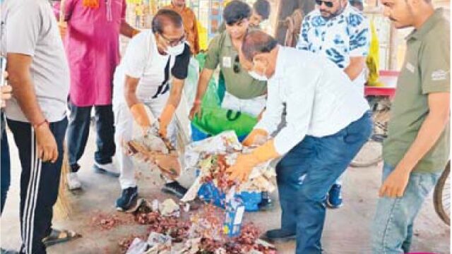 सब्जी-फल मंडी में चलाया 1 घंटे का स्वच्छता अभियान