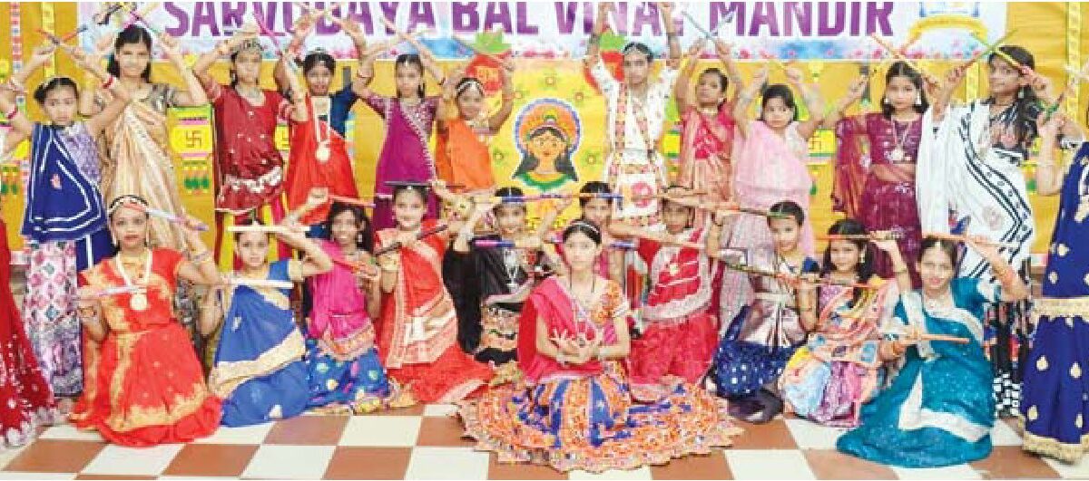 सर्वोदय स्कूलमें कन्या पाद-पूजन, भोज और गरबा