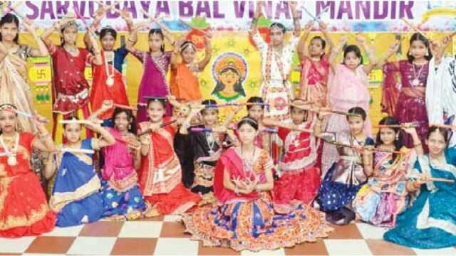 सर्वोदय स्कूलमें कन्या पाद-पूजन, भोज और गरबा