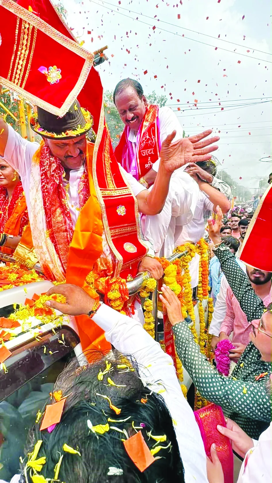 पुराने रंग में नजर आई चुनरी यात्रा