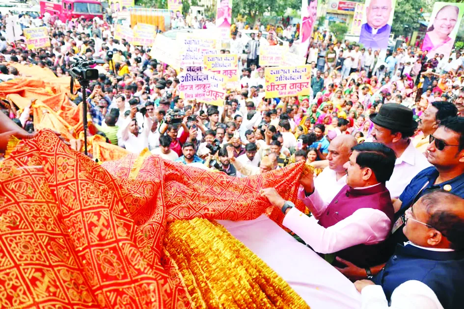 पुराने रंग में नजर आई चुनरी यात्रा