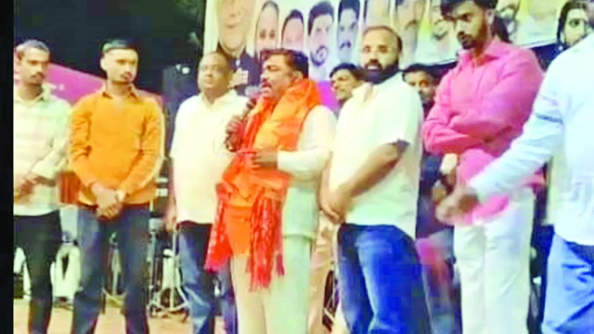 हिन्दूवादी तन्नू शर्मा भी पहुंचे गरबा पांडाल