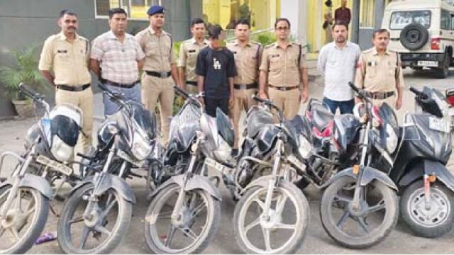चोरी की बाइक बेचने निकला चोर पुलिस के हत्थे चढ़ा, 5 मोटरसाइकिलें बरामद