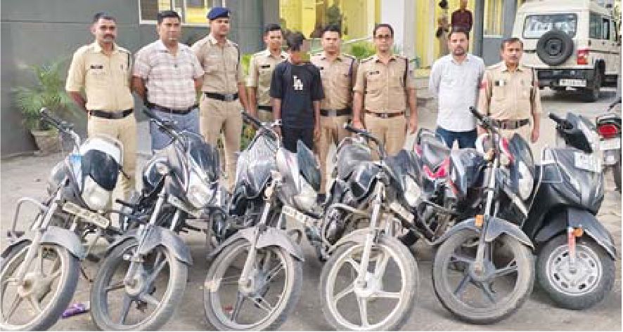चोरी की बाइक बेचने निकला चोर पुलिस के हत्थे चढ़ा, 5 मोटरसाइकिलें बरामद