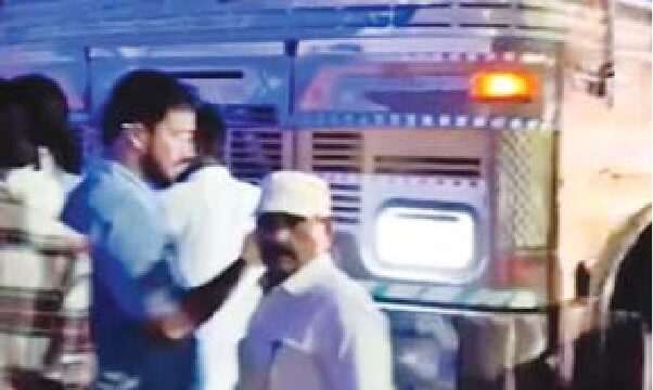 ट्रक और कार में भिड़ंत