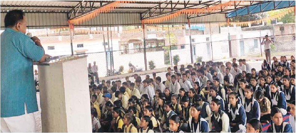विद्यार्थियों को बताया स्वदेशी आंदोलन का इतिहास