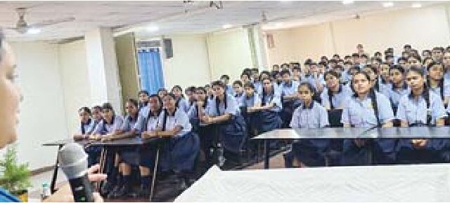 विद्यार्थियों ने सीखे स्वस्थ दिनचर्या के गुर