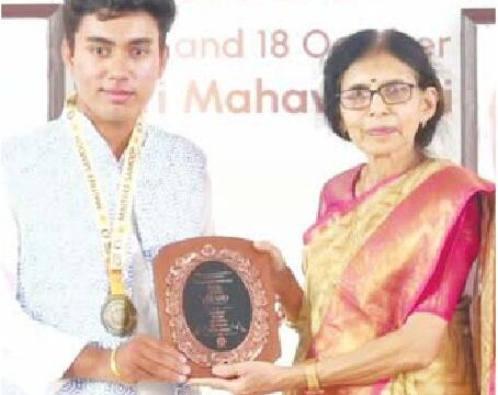 यंग जैन अवार्ड से सम्मानित