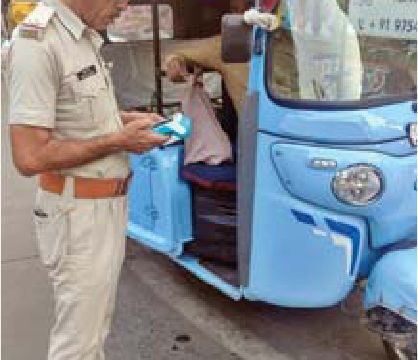 यातायात पुलिस का एक्शन.. 204 ऑटो, 139 ई-रिक्शा और 36 बसों पर कार्रवाई
