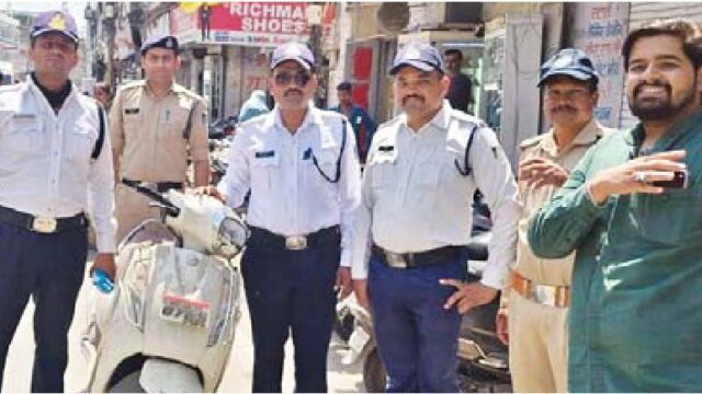 यातायात पुलिस को मिली चोरी हुई स्कूटी