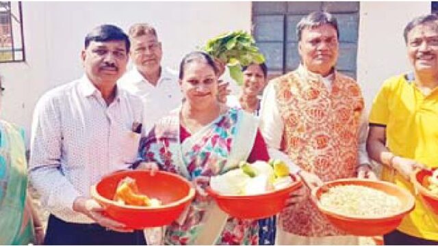 यूनिक ने की गौ सेवा