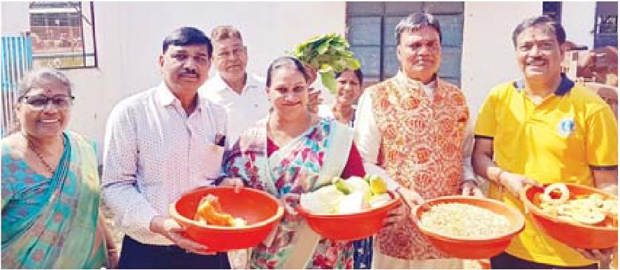 यूनिक ने की गौ सेवा