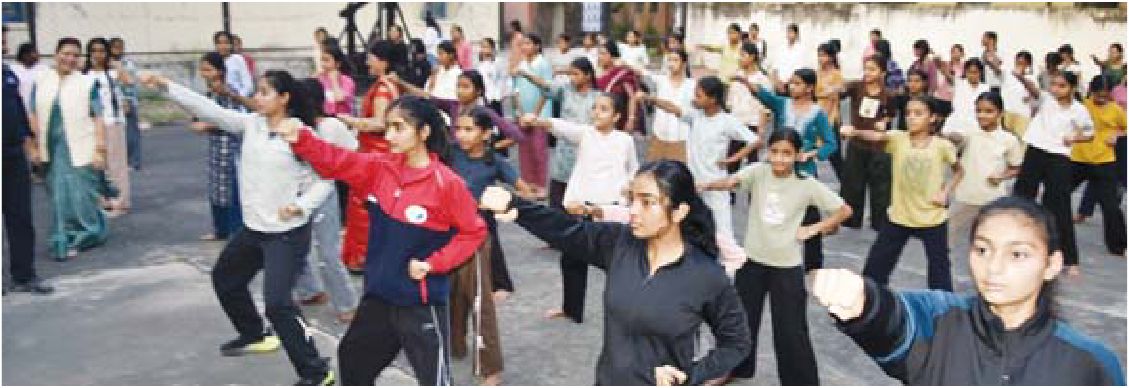 युवतियों व छात्राओं के लिए आत्मरक्षा शिविर